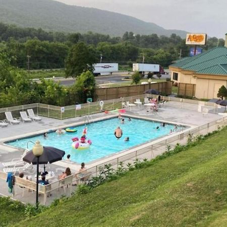 Oyo Hotel Harriman Near I-40 Exterior photo