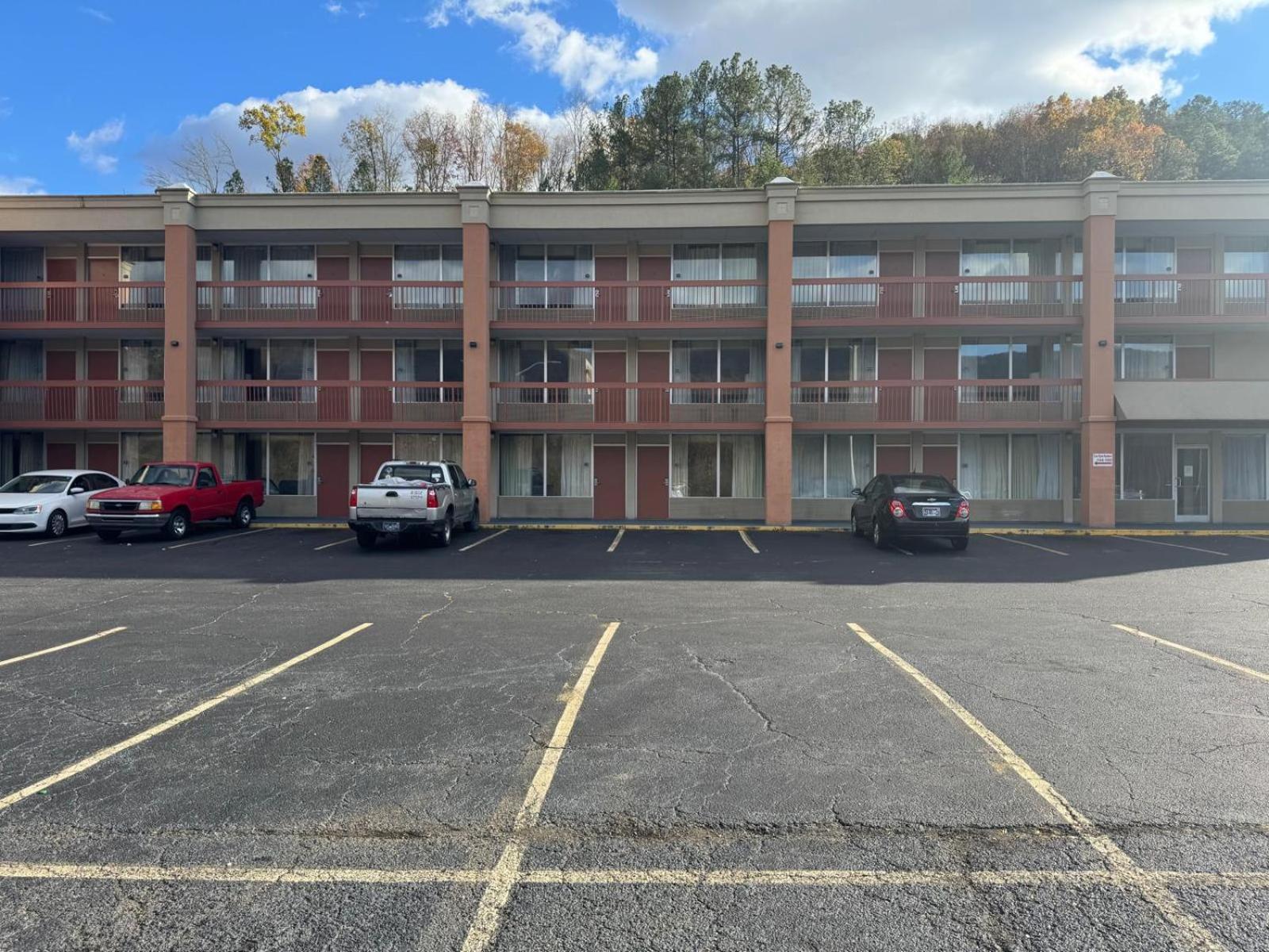 Oyo Hotel Harriman Near I-40 Exterior photo
